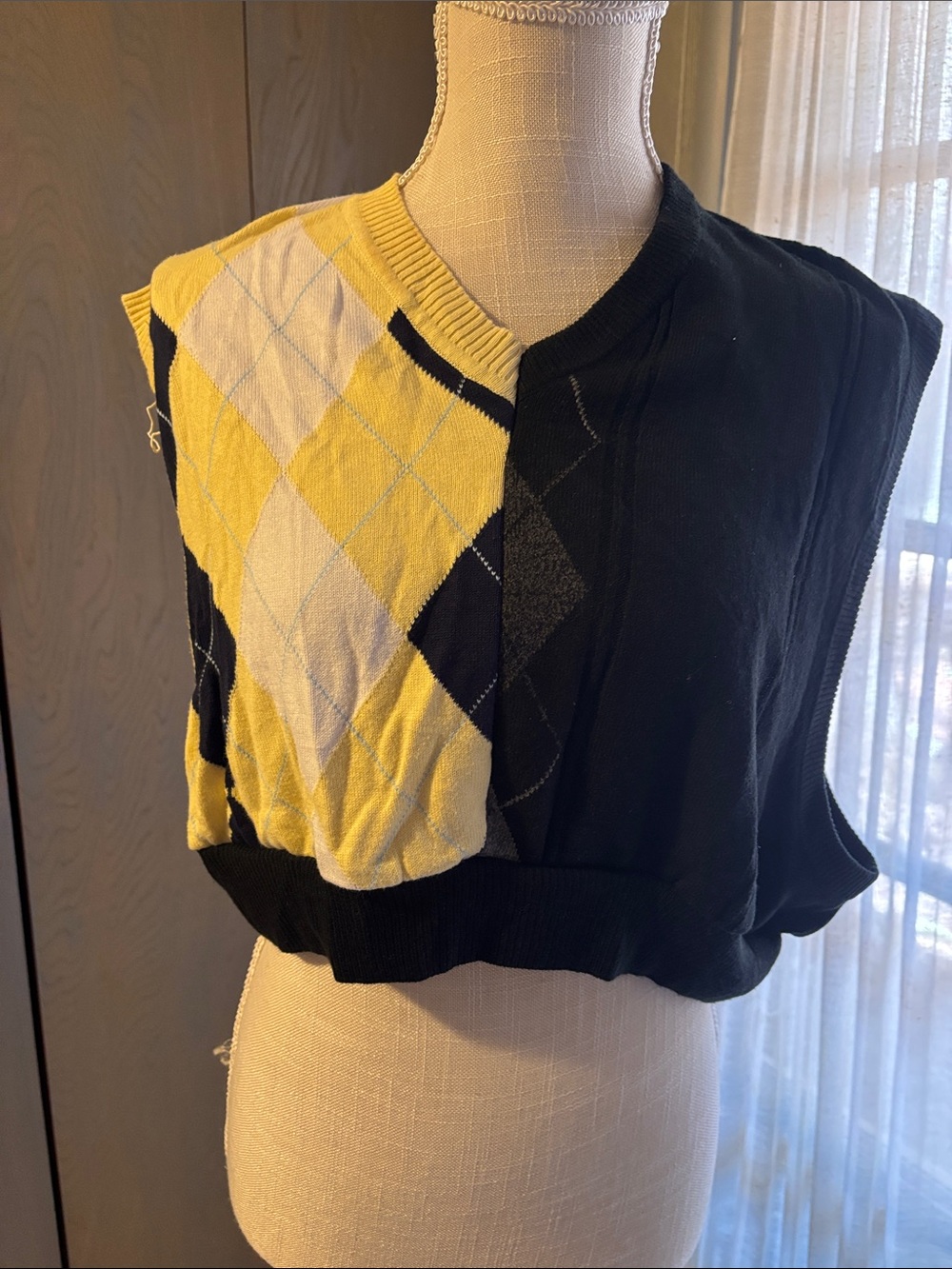 Urban Outfitters Contrast Argyle Sweater Vest Cropped Top